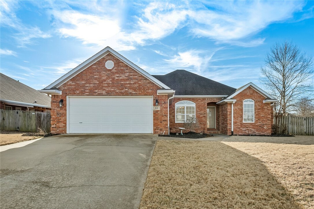 Property Photo:  819 Hindman Drive  AR 72753 