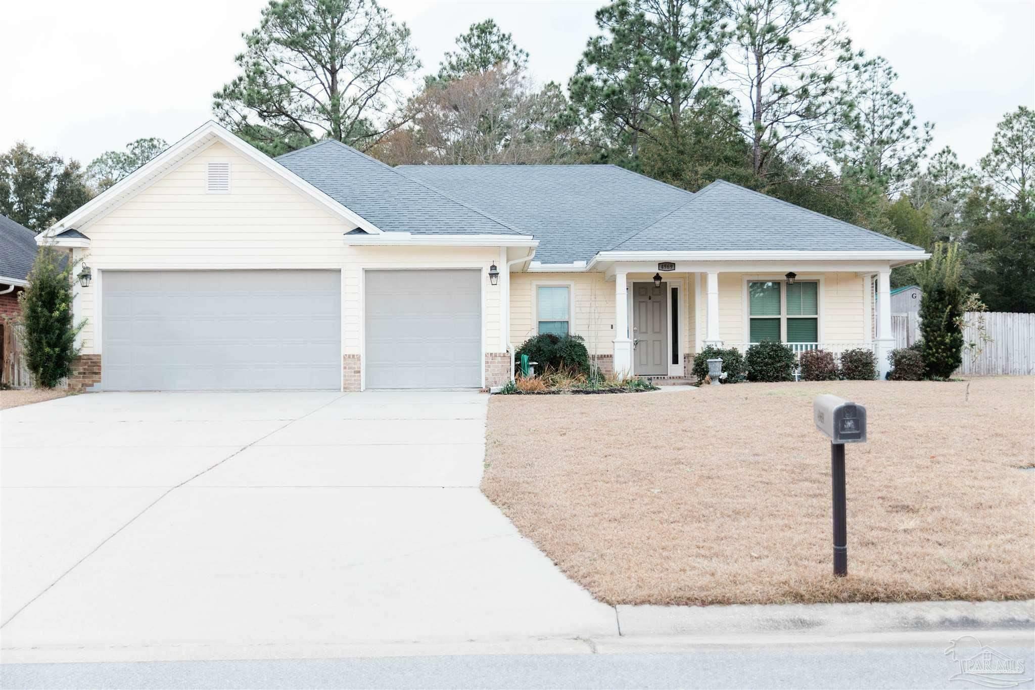 Property Photo:  4969 Red Oak Dr  FL 32583 