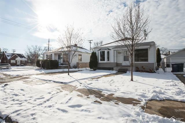 Property Photo:  4240 Hubbard Avenue  MI 48183 