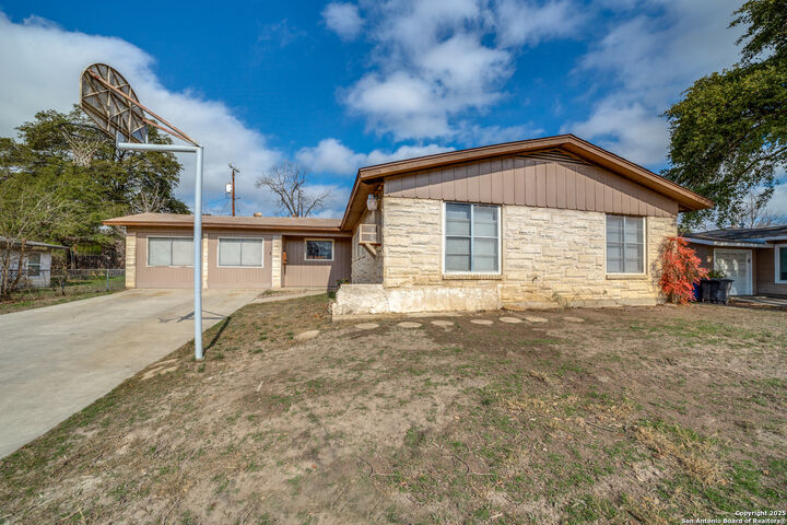 223 Southill Rd  San Antonio TX 78201 photo