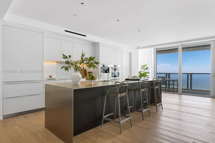 Property Photo:  2901 Collins Ave 1001  FL 33140 