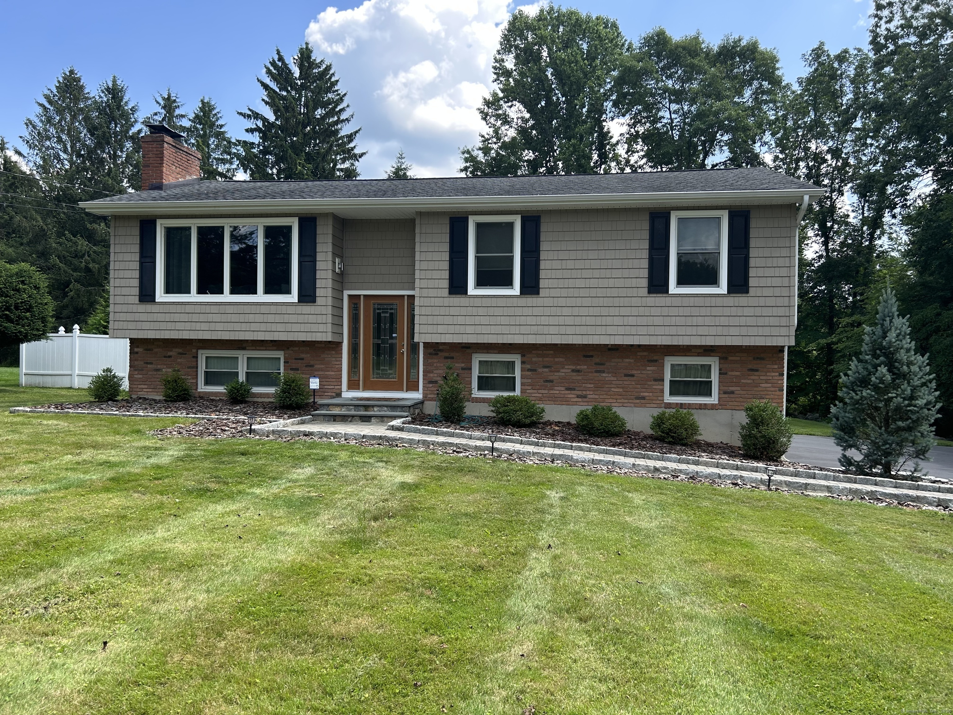 25 Williams Road  New Fairfield CT 06812 photo
