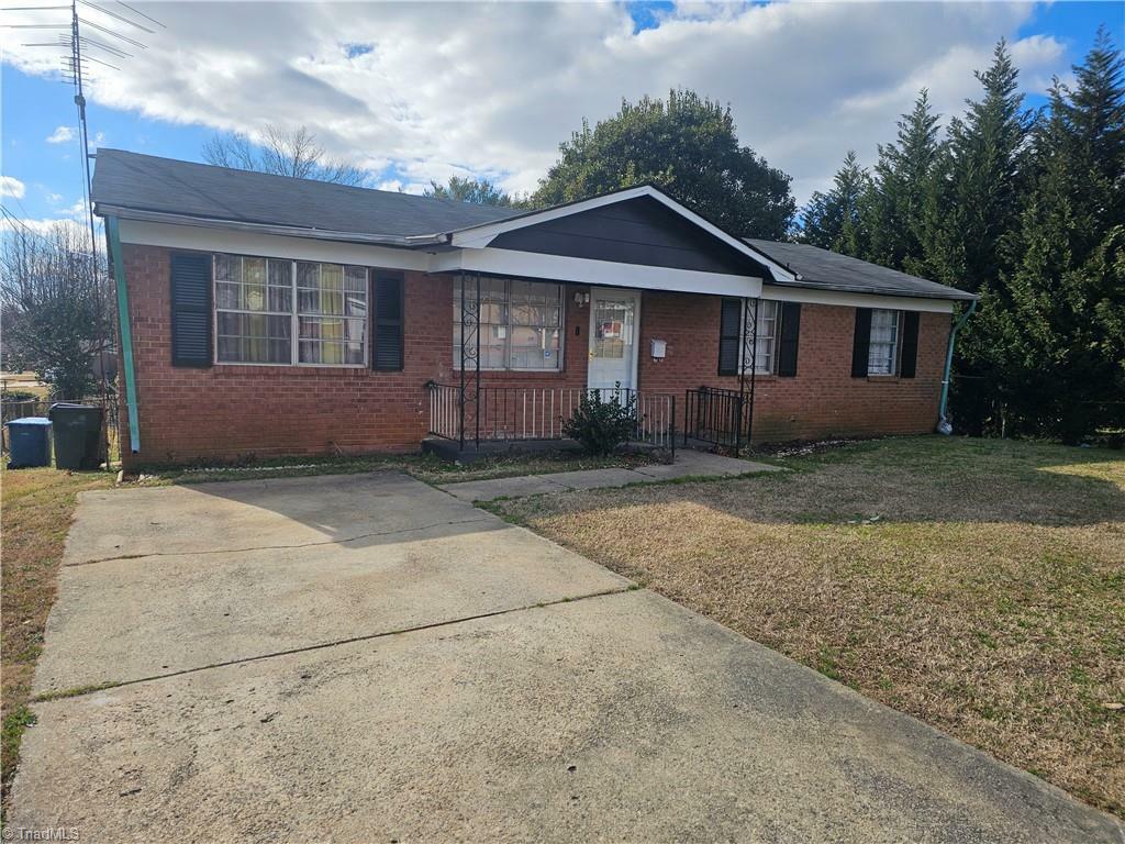 Property Photo:  605 E Horah Street  NC 28144 