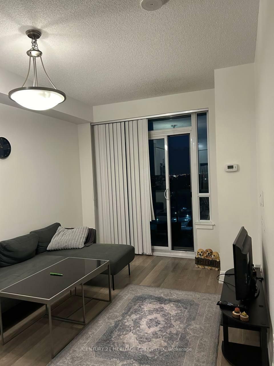 Property Photo: 7165 Yonge Street 1711 ON L3T 0C9