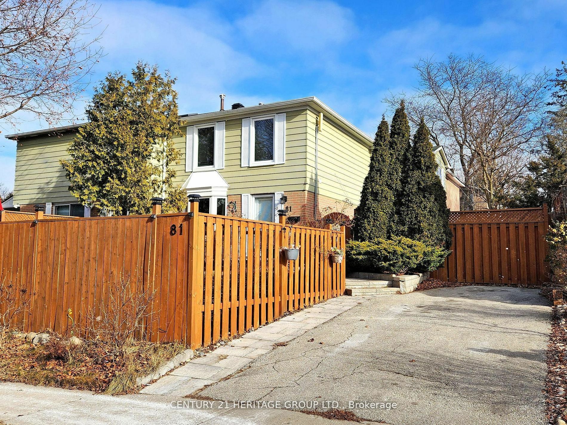 Property Photo:  81 Lillooet Cres  ON L4C 5A6 