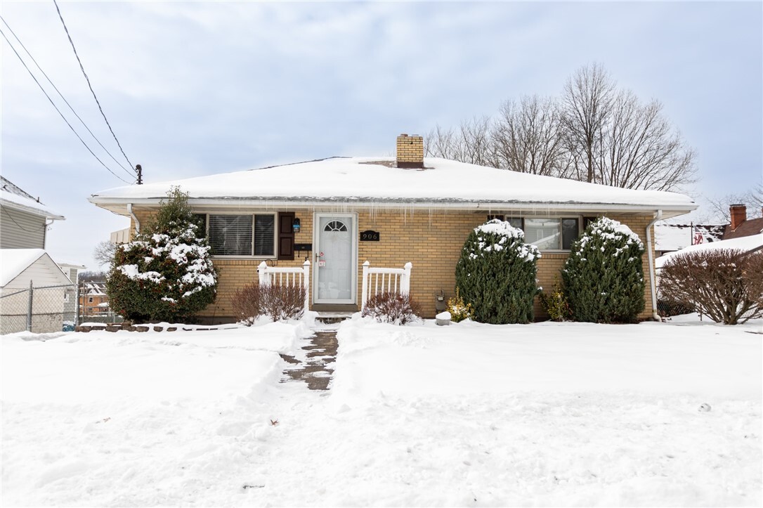 Property Photo: 906 Chestnut St PA 15425