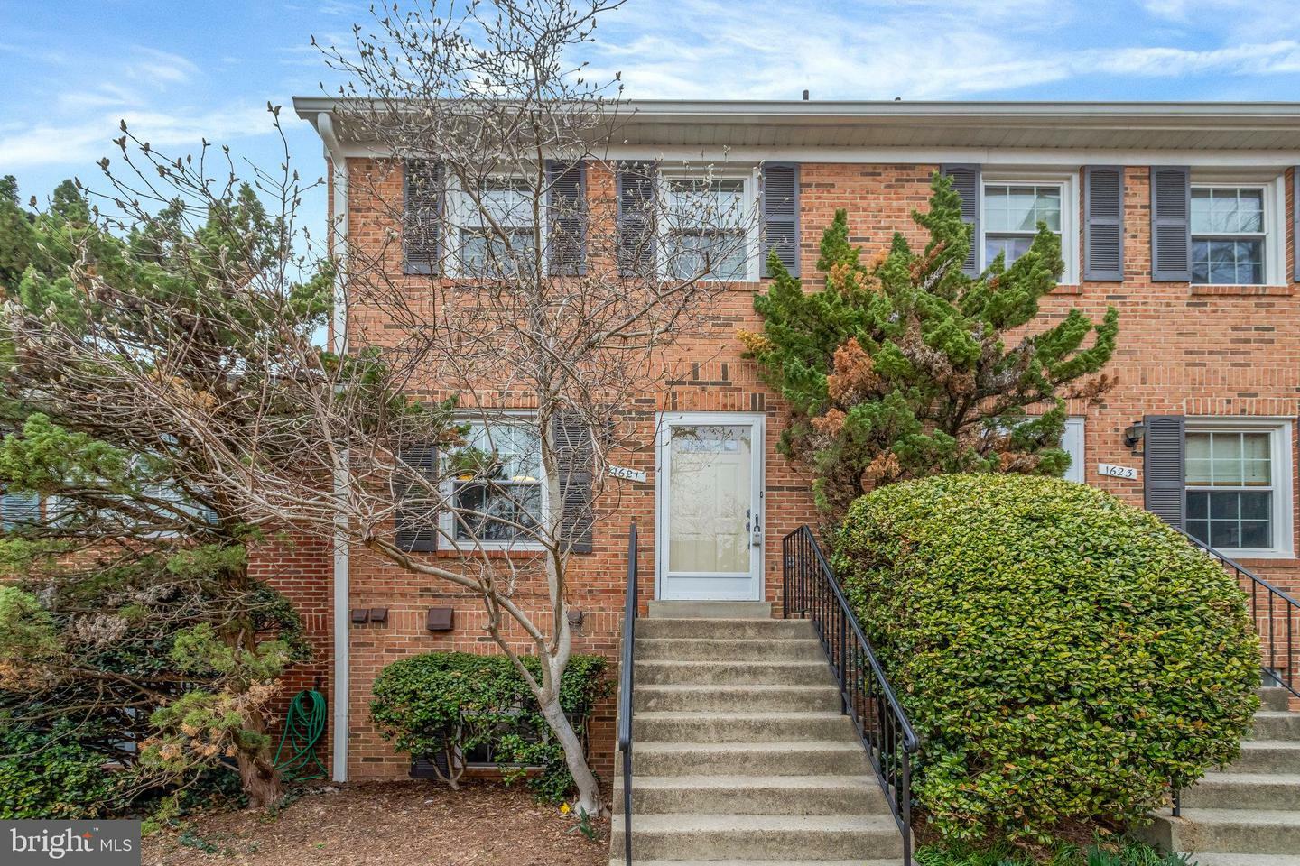 1621 S Barton Street S 17  Arlington VA 22204 photo