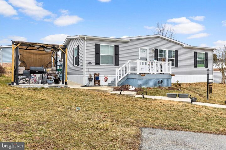 101 Fawn Meadow Court  Lancaster PA 17603 photo