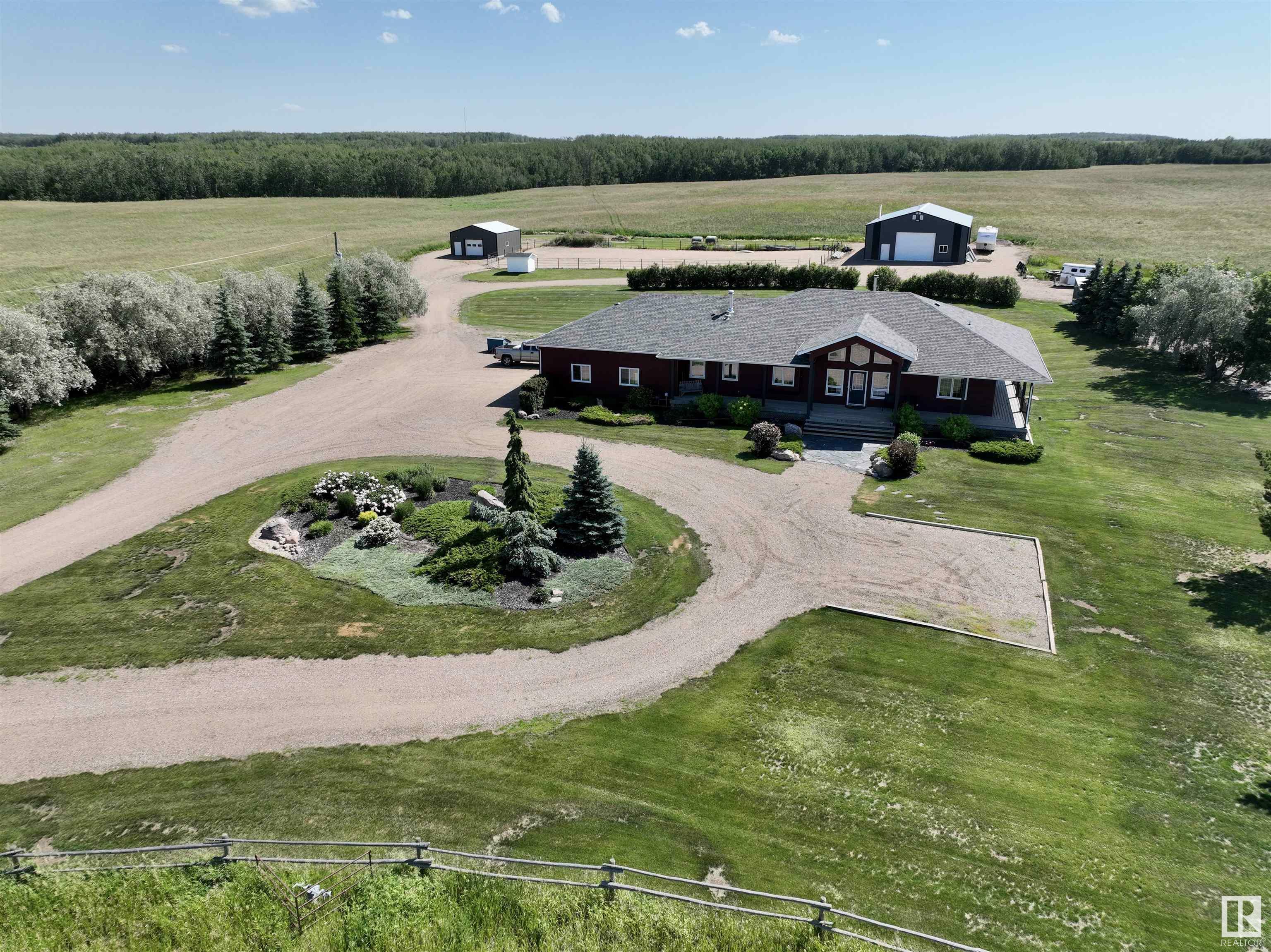 Photo de la propriété:  114061 Twp Rd 552  AB T0B 4K0 