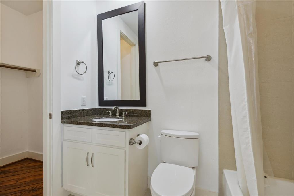 Property Photo:  1819 Dart Street  TX 77007 