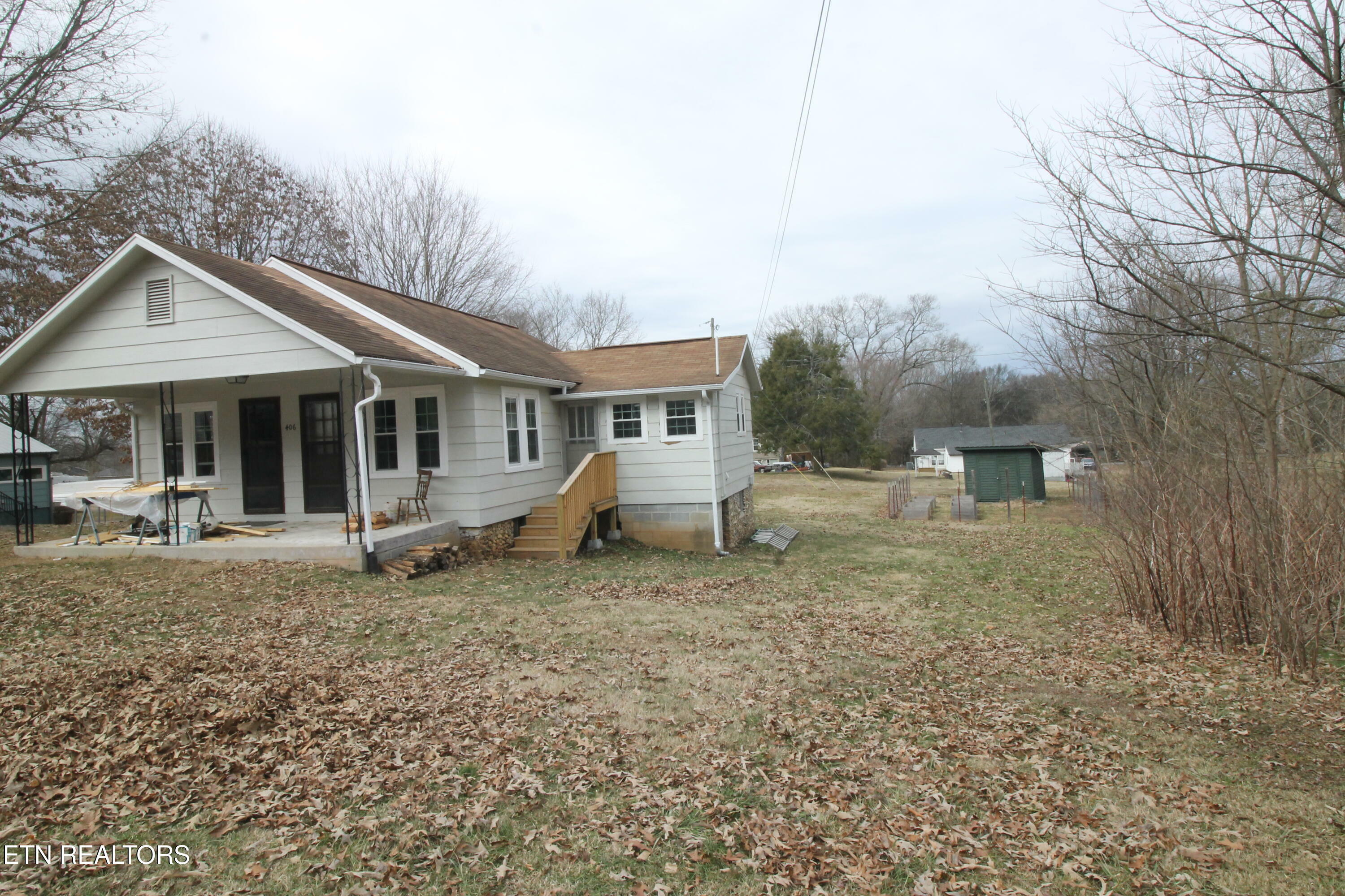 Property Photo:  406 Collins St  TN 37826 