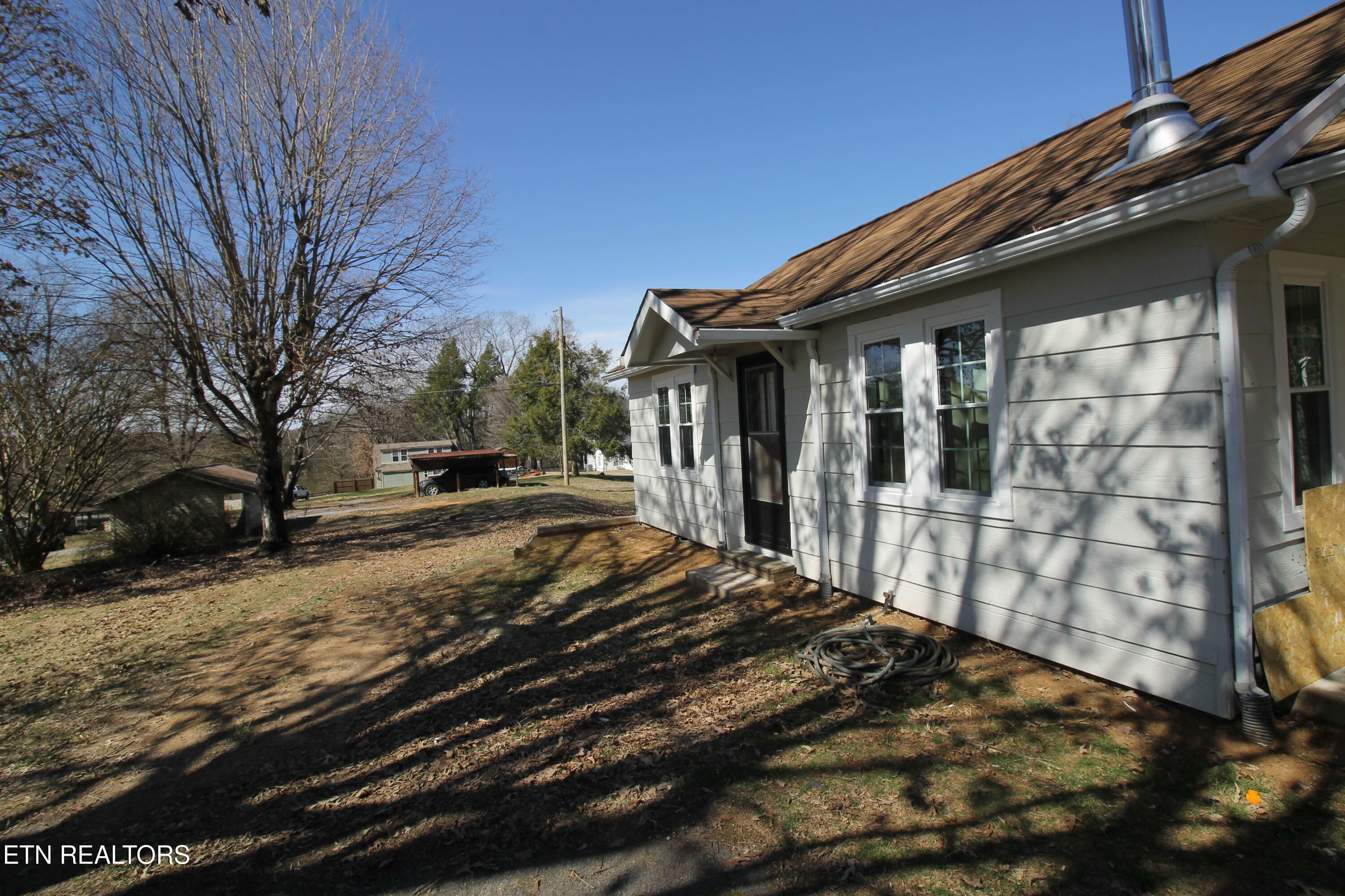 Property Photo:  406 Collins St  TN 37826 