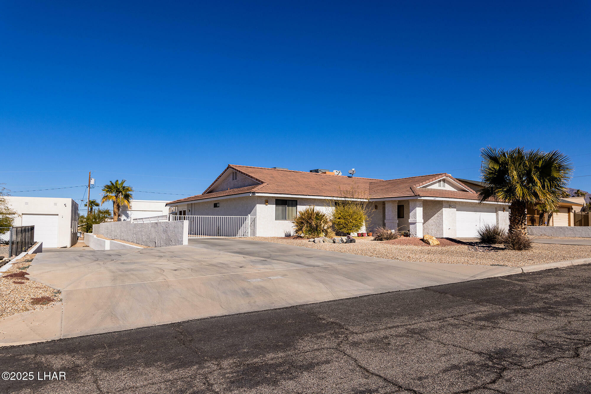 Property Photo: 2929 Thistle Dr AZ 86406