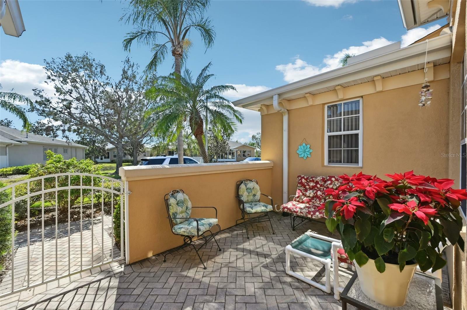 Property Photo:  2471 Kensington Greens Drive  FL 33573 