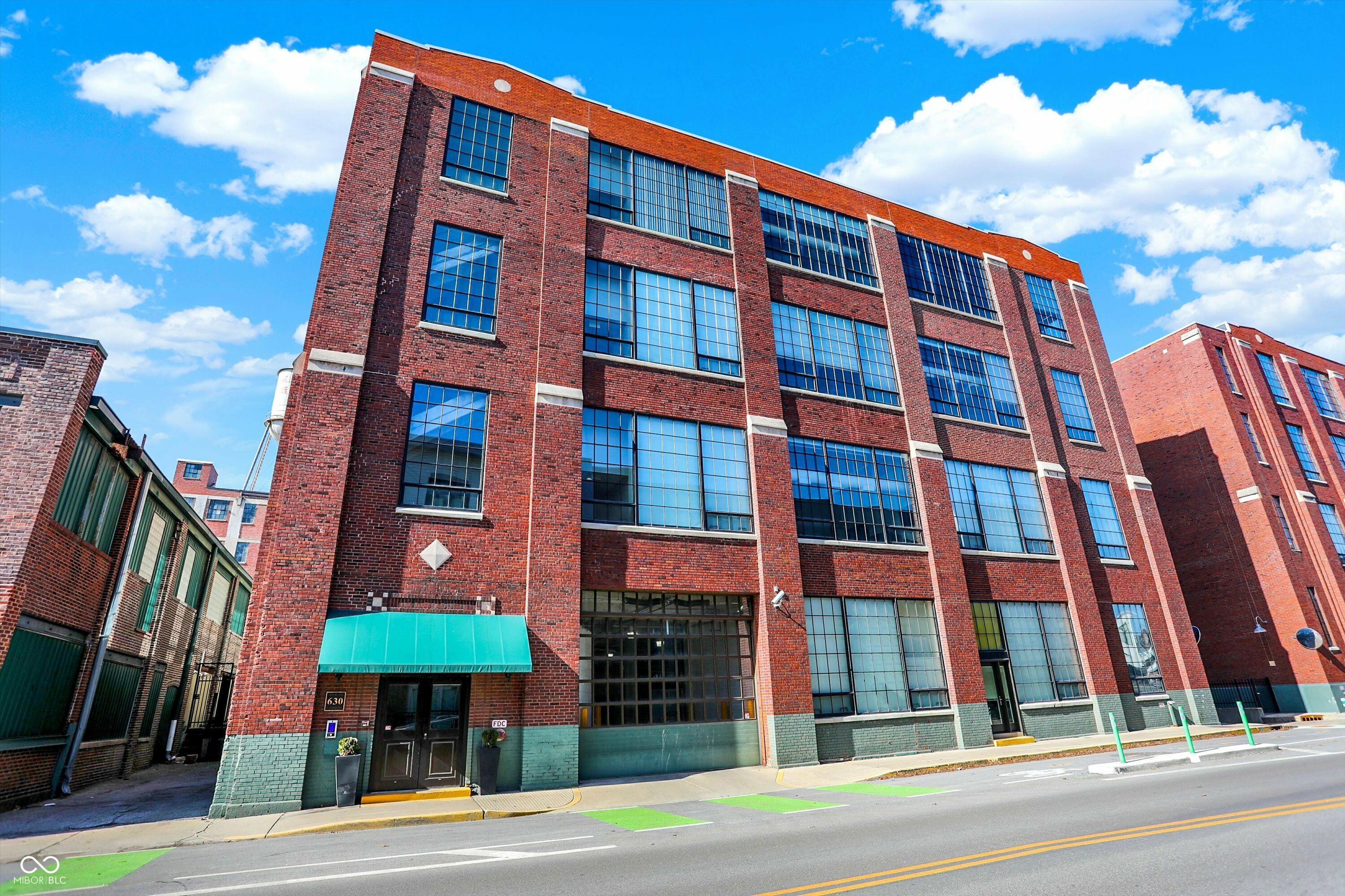 Property Photo: 630 N College Avenue 401 IN 46204