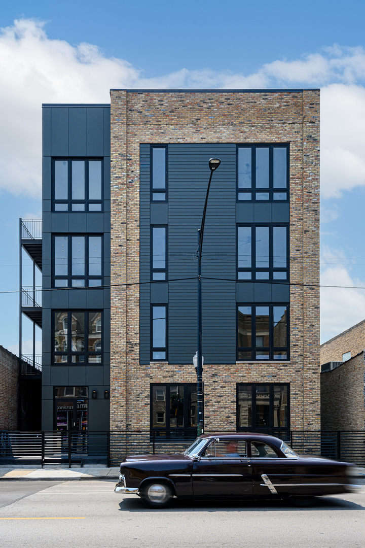 Property Photo: 2135 W Cermak Road 3S IL 60608
