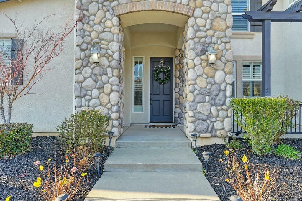 Property Photo:  1332 Redcliffe Lane  CA 95648 