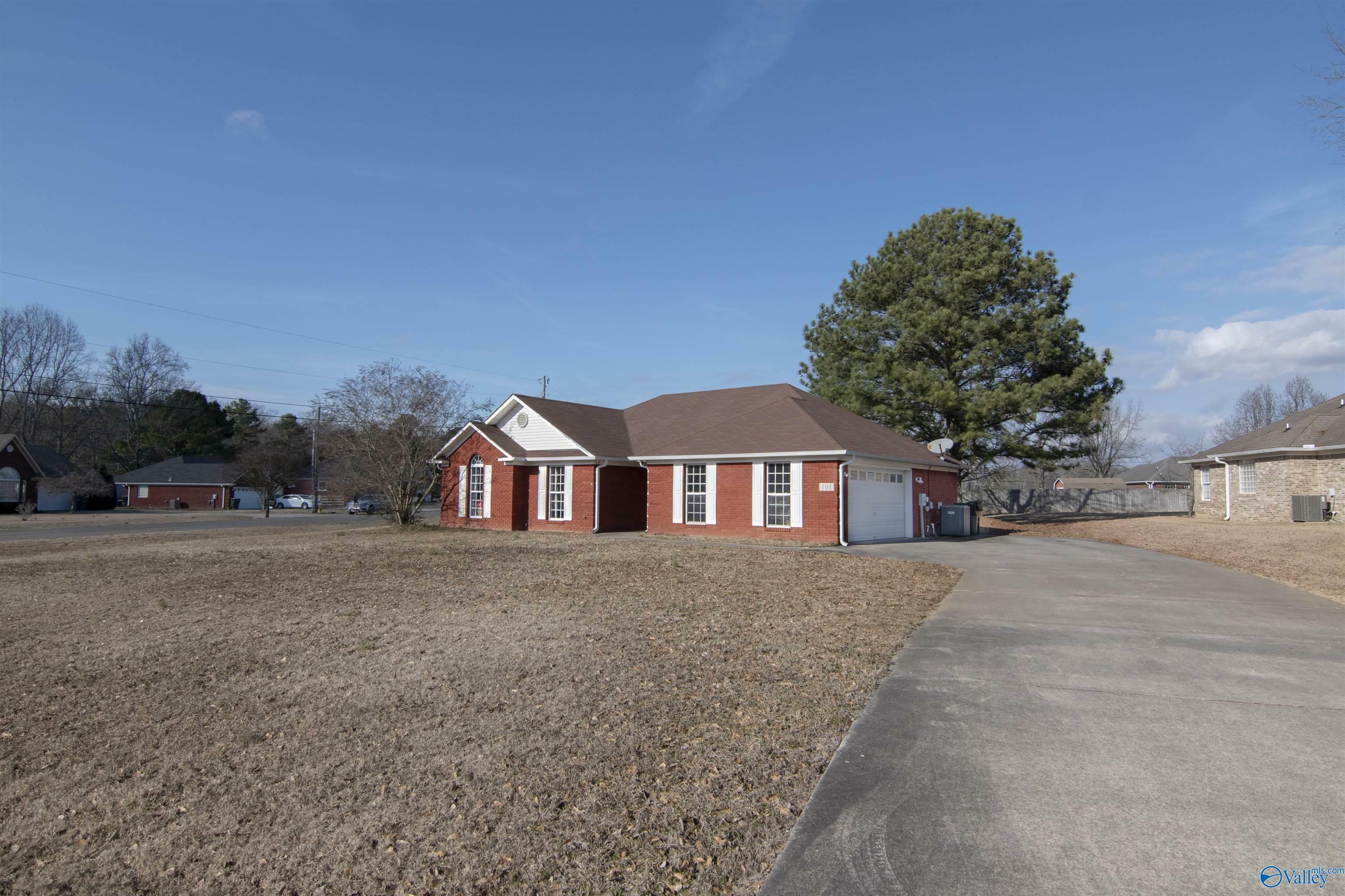 Property Photo:  101 Drake Down Circle  AL 35773 