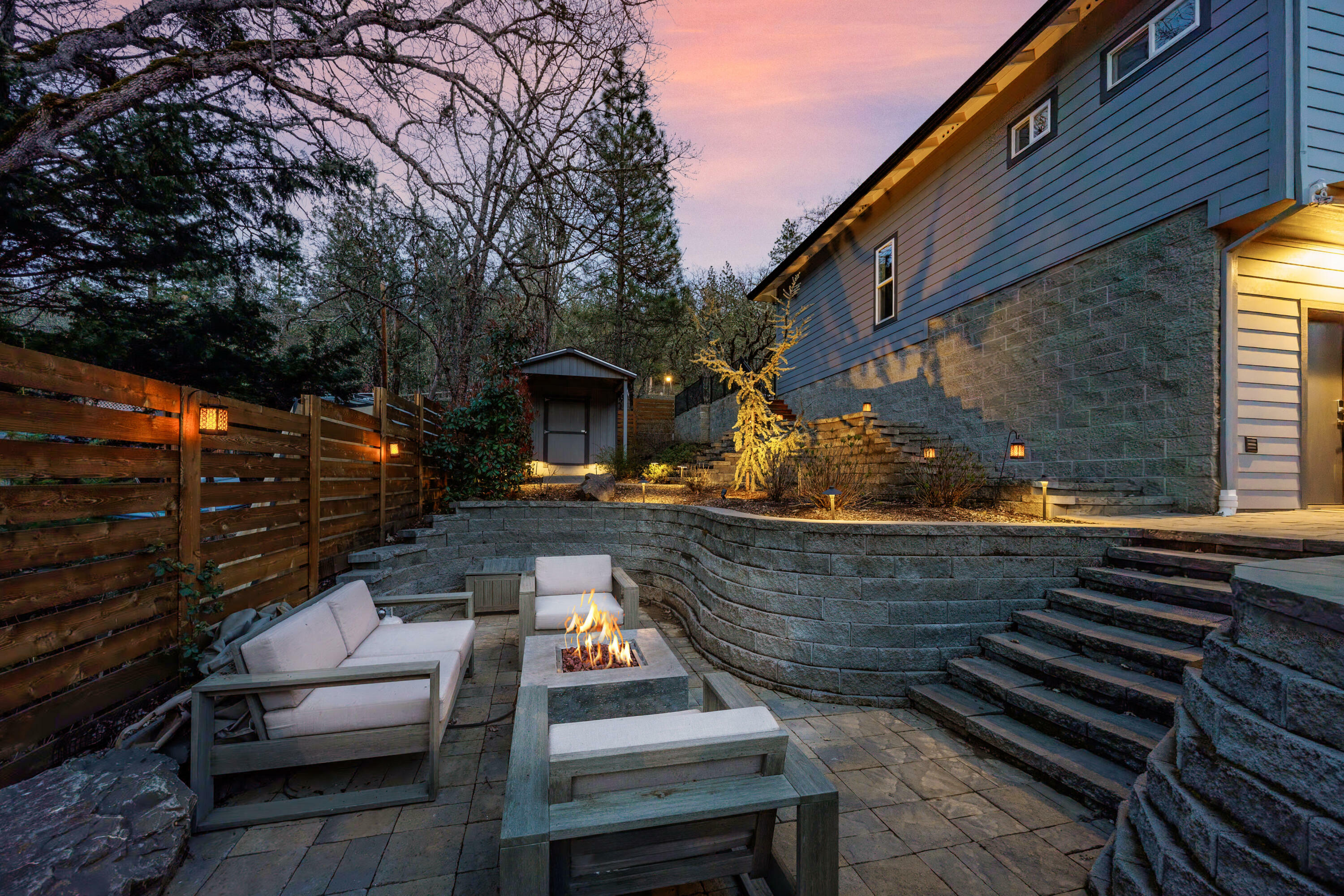 Property Photo: 1355 Andrews Place OR 97530