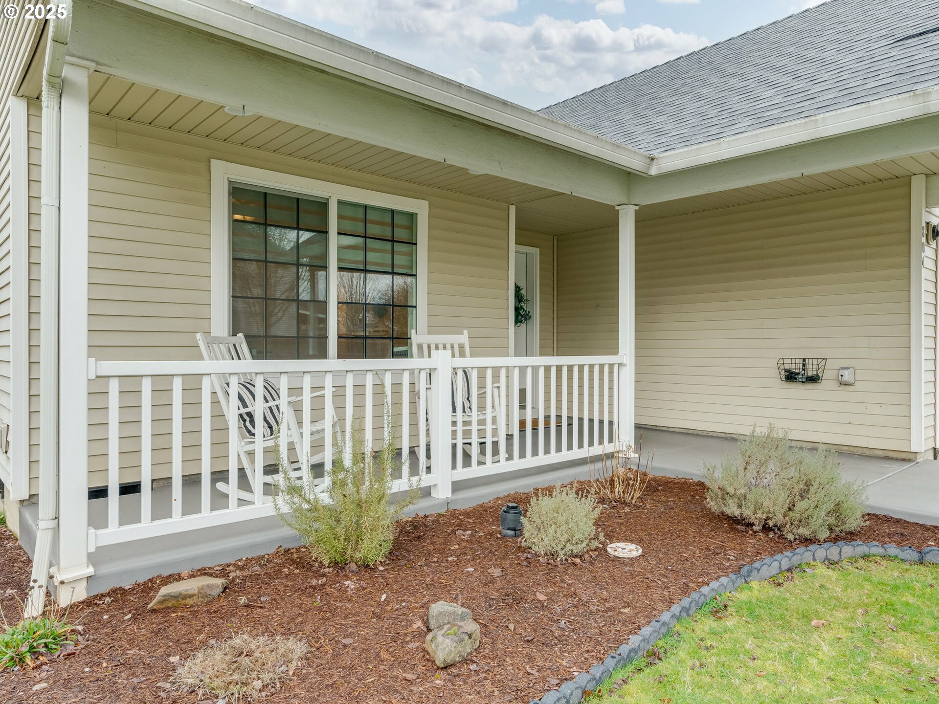 Property Photo:  804 NW 11th Pl  WA 98604 