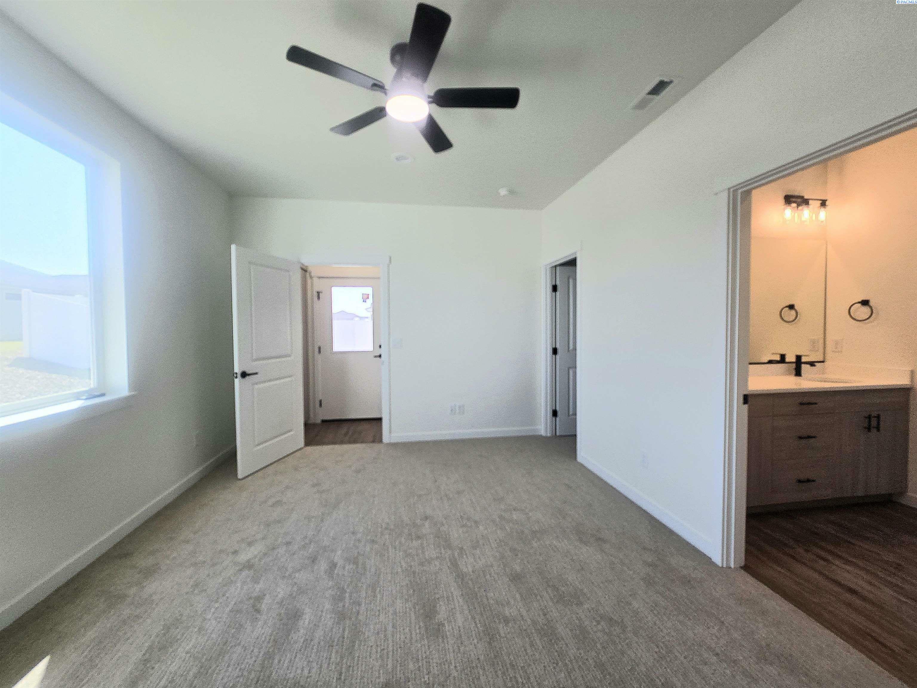 Property Photo: 3635 Stardust St WA 99352