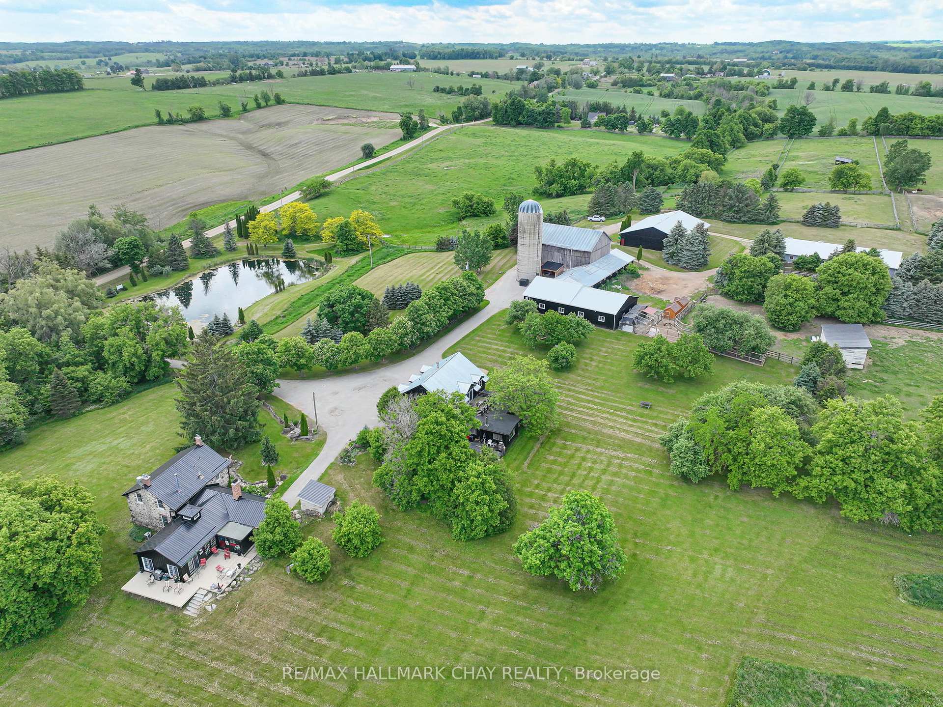 Property Photo:  528375 5th Side Road  ON L9V 0R6 