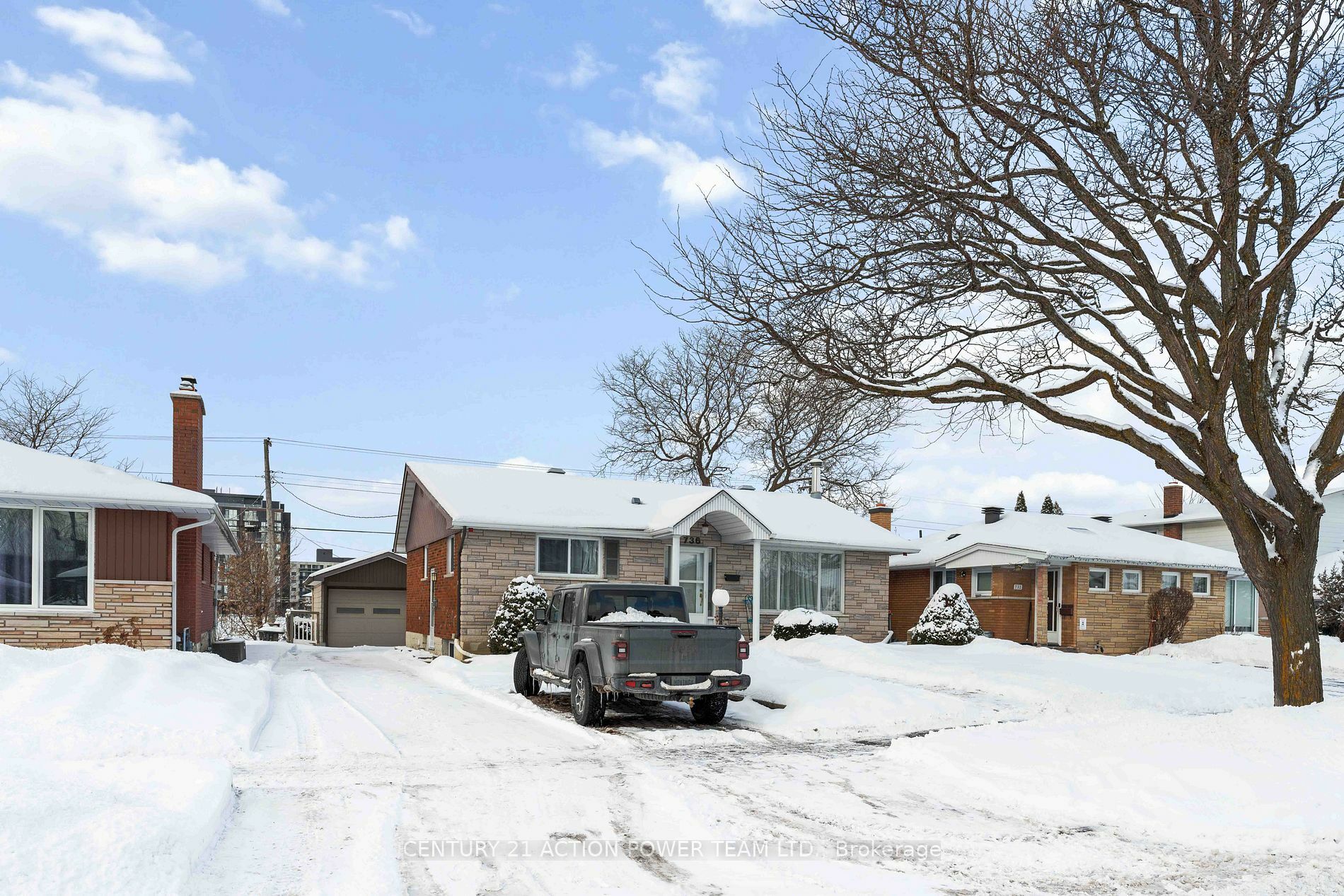 Property Photo:  736 Claude St B  ON K1K 2S2 