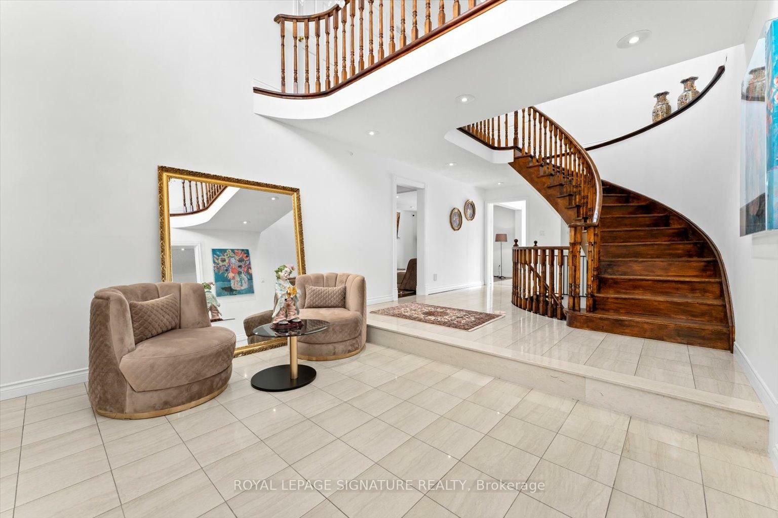 Photo de la propriété: 89 Risebrough Ave ON M2M 2E2