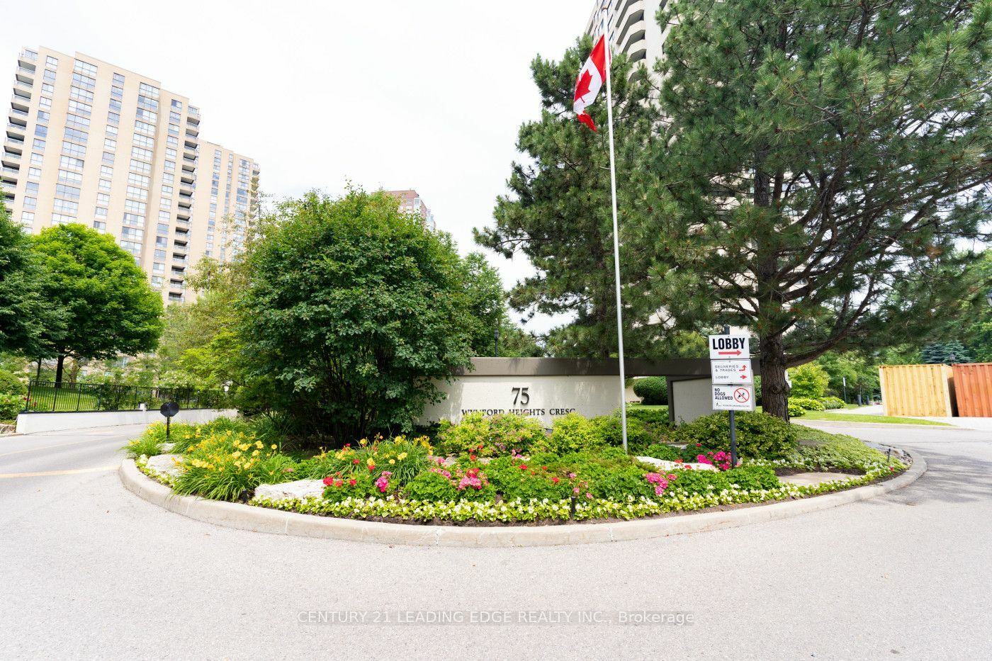 Property Photo:  75 Wynford Heights Cres 2403  ON M3C 3H9 