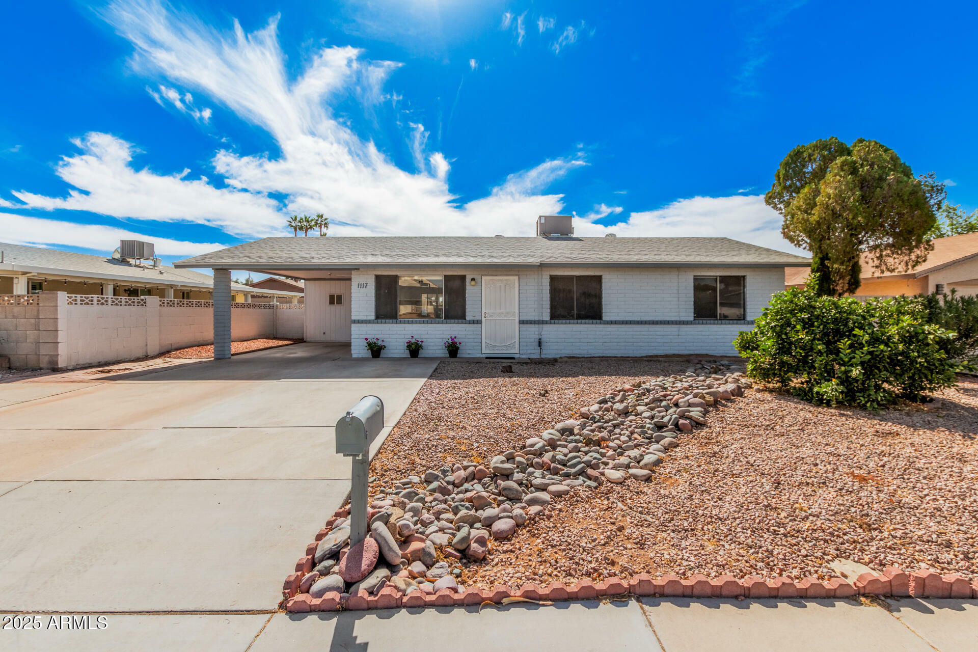 Property Photo:  1117 W Mesquite Street  AZ 85224 