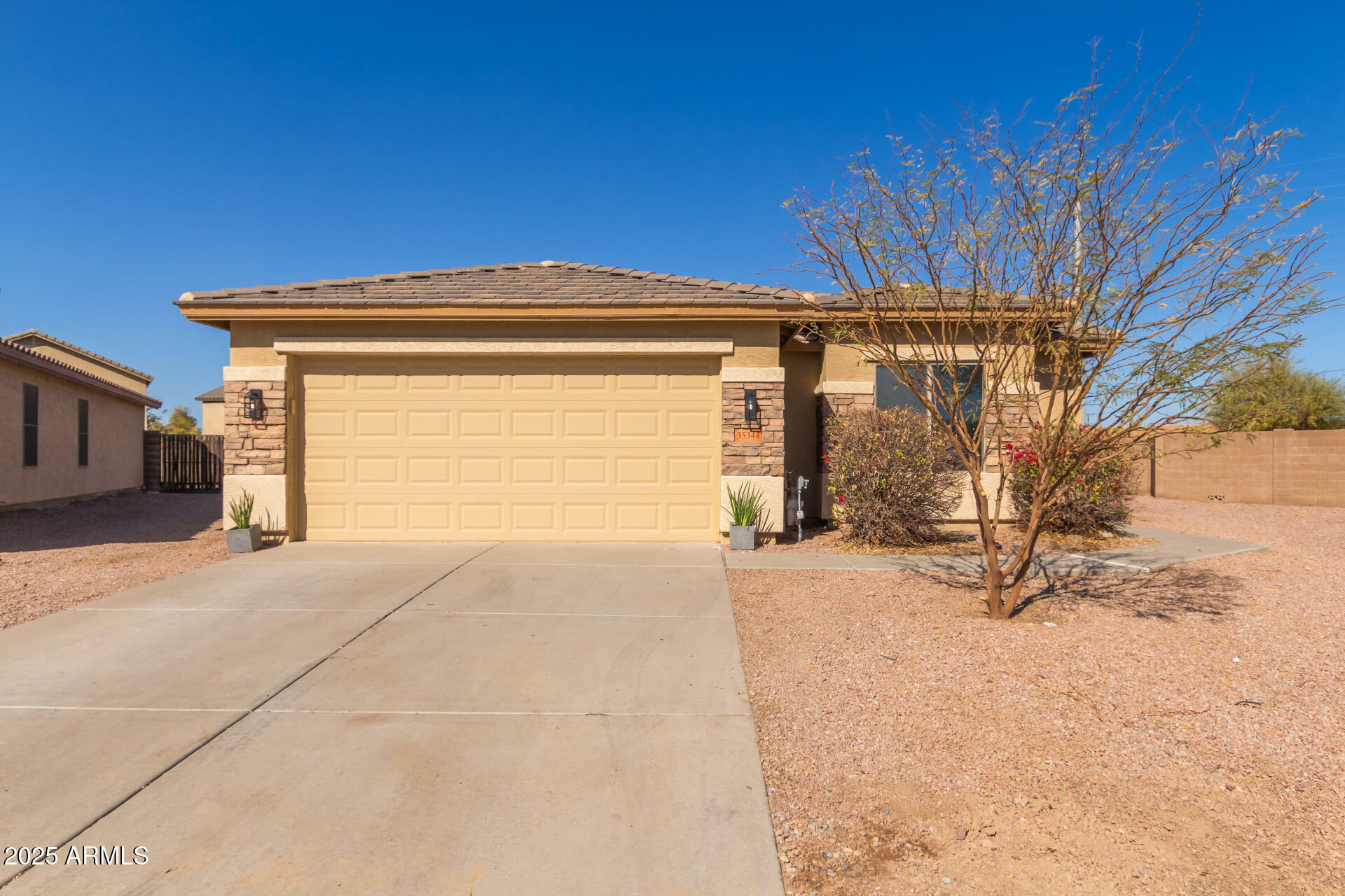 Property Photo:  35344 N Karan Swiss Circle  AZ 85143 