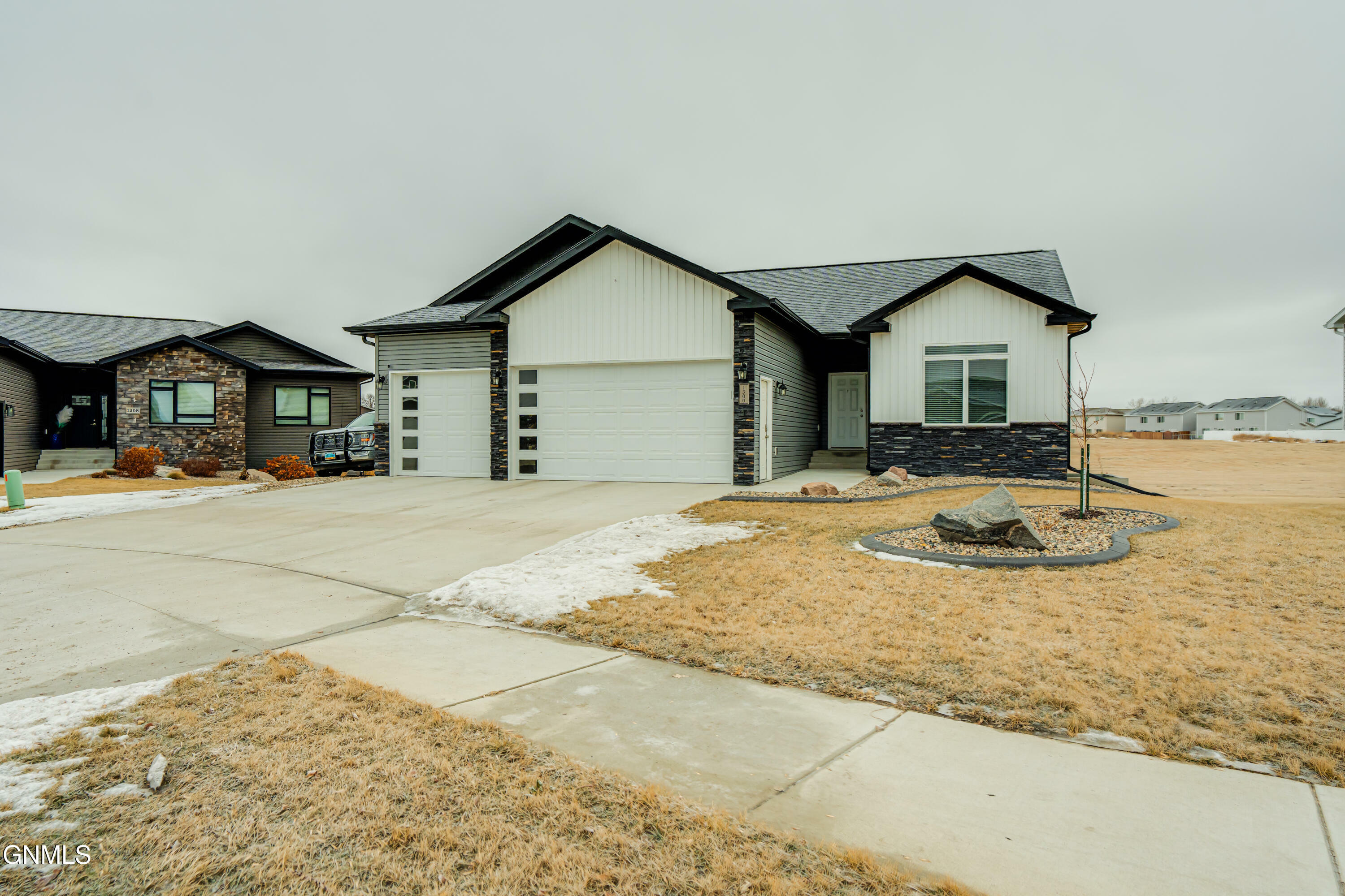 Property Photo:  1300 Plains Bend Bend SE  ND 58554 