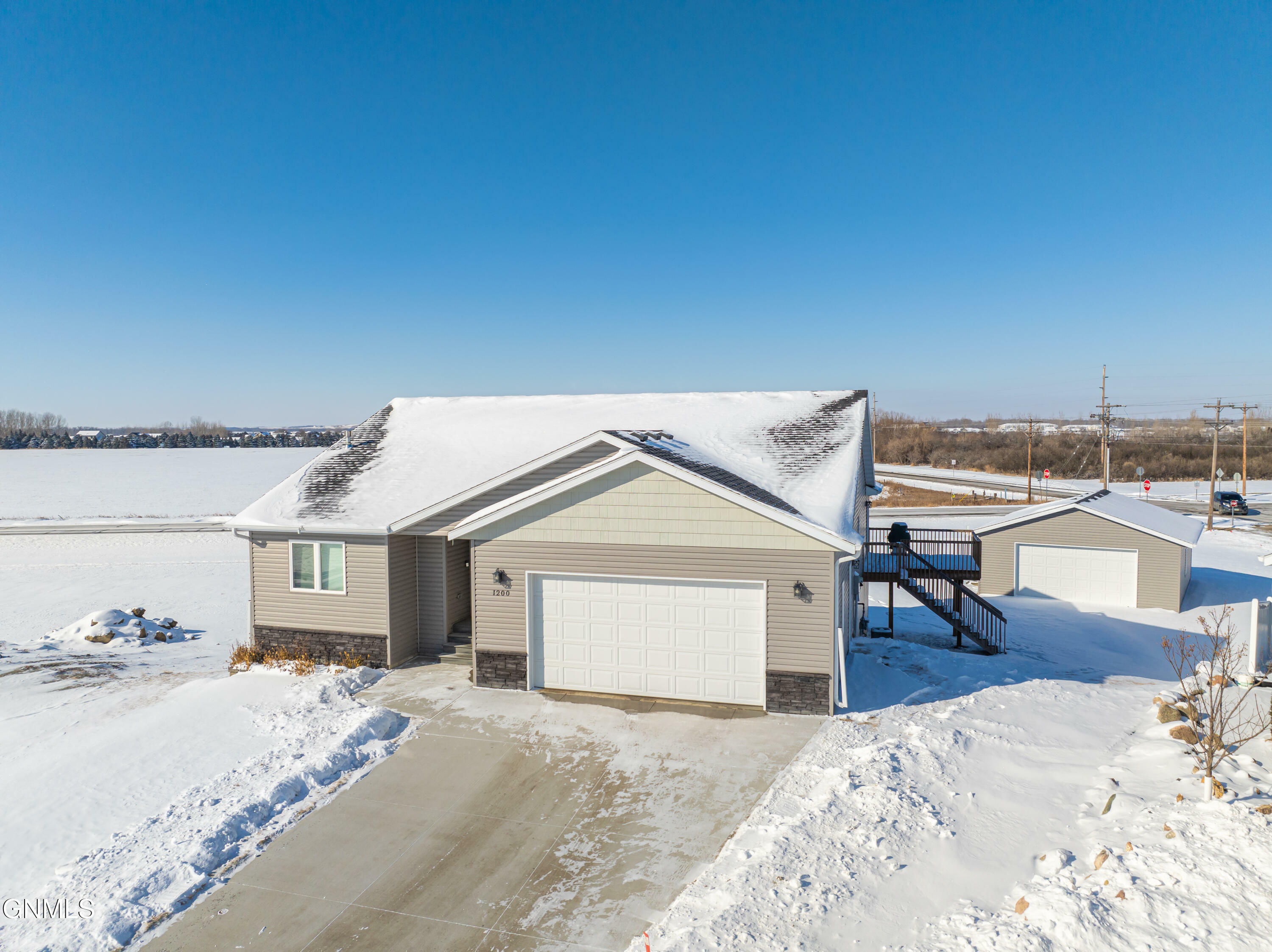 Property Photo:  1200 Empire Circle  ND 58504 