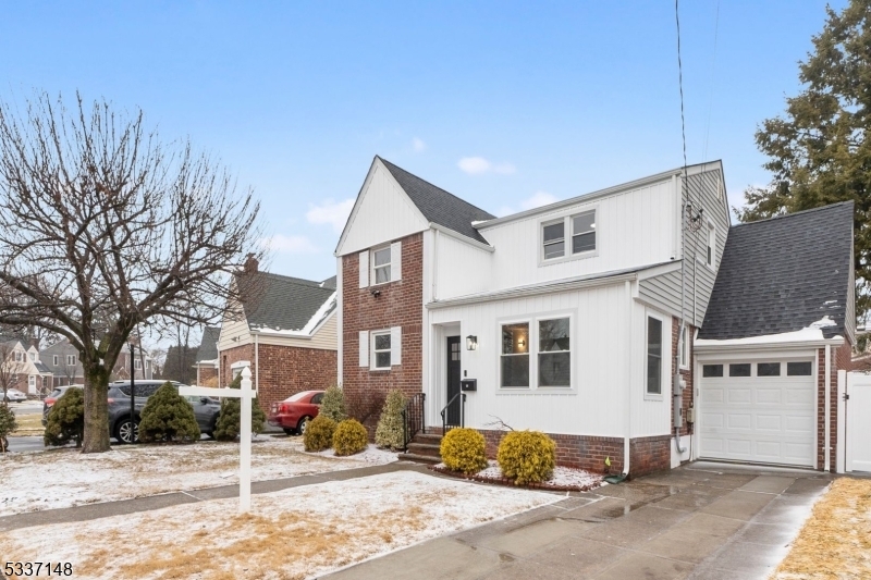 Property Photo:  27 Margaret Ct  NJ 07410 