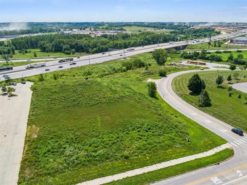 Property Photo: 2830 Commerce Dr IA 52241