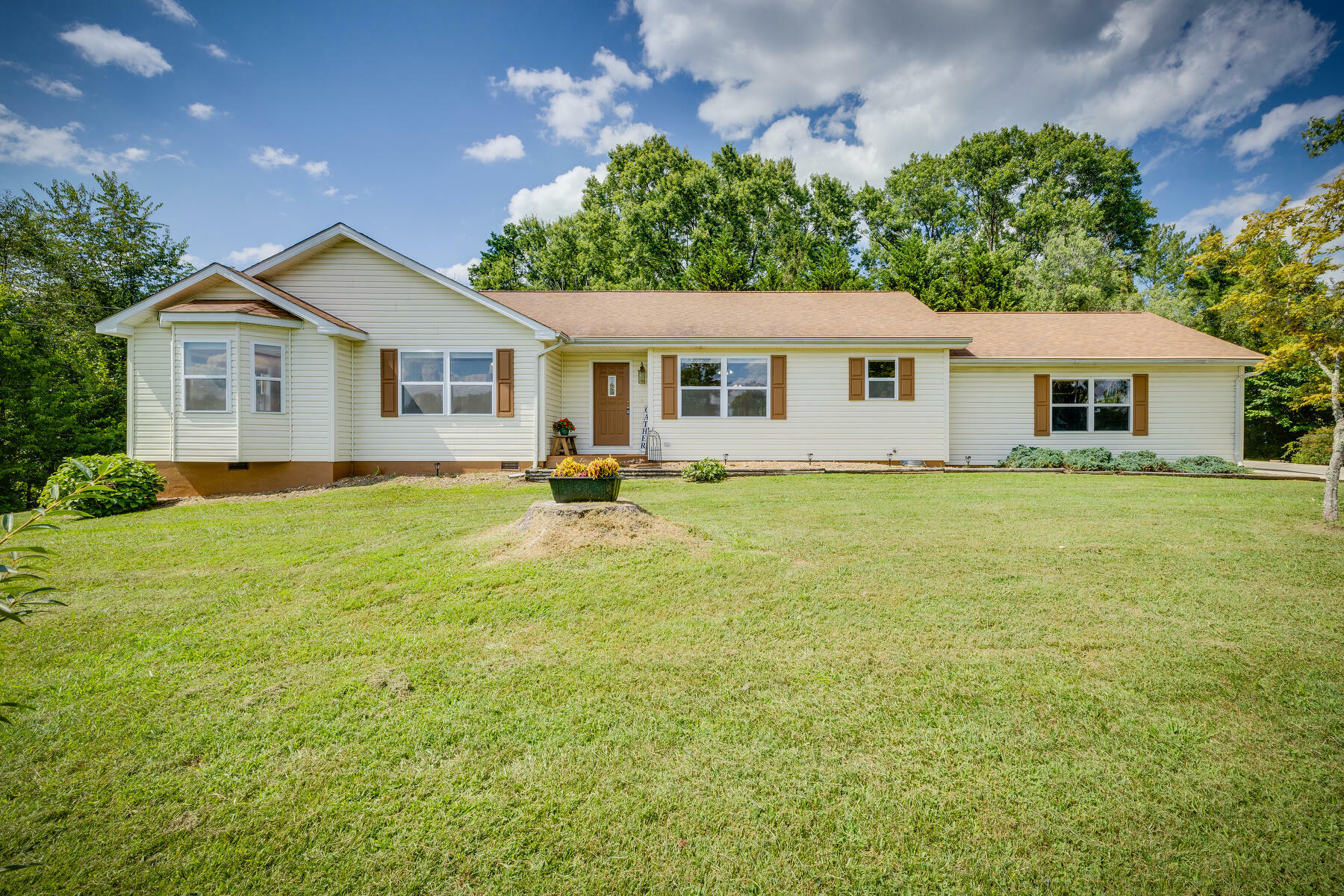 Property Photo: 1925 Old Stage Road TN 37745