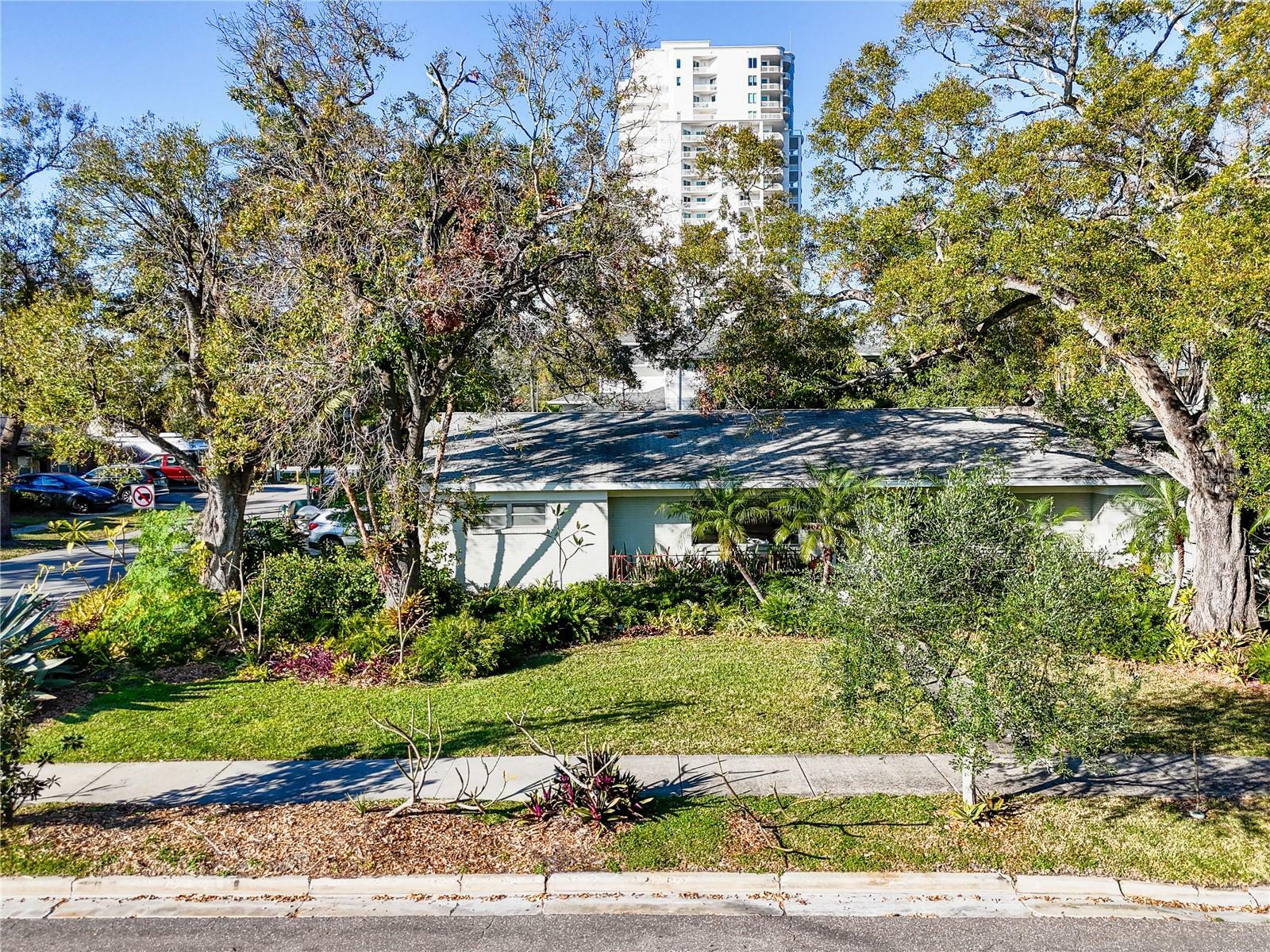 Property Photo:  2907 W Euclid Avenue  FL 33629 