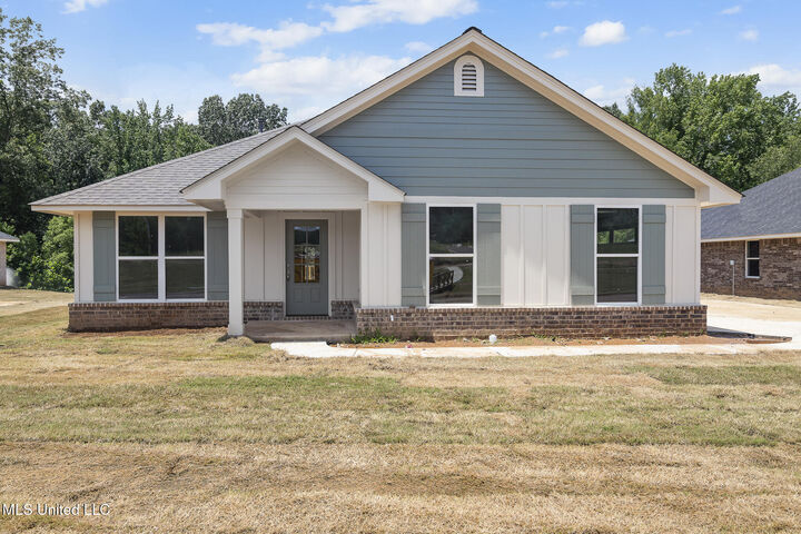 Property Photo: 4201 W Olivia Circle MS 38654