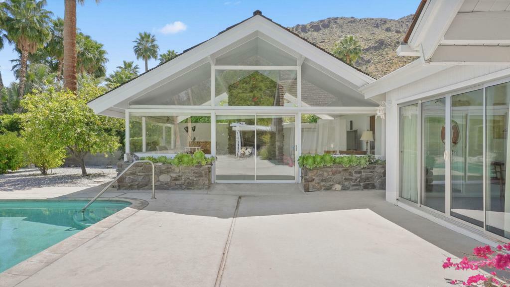 Property Photo: 722 N High Road CA 92262