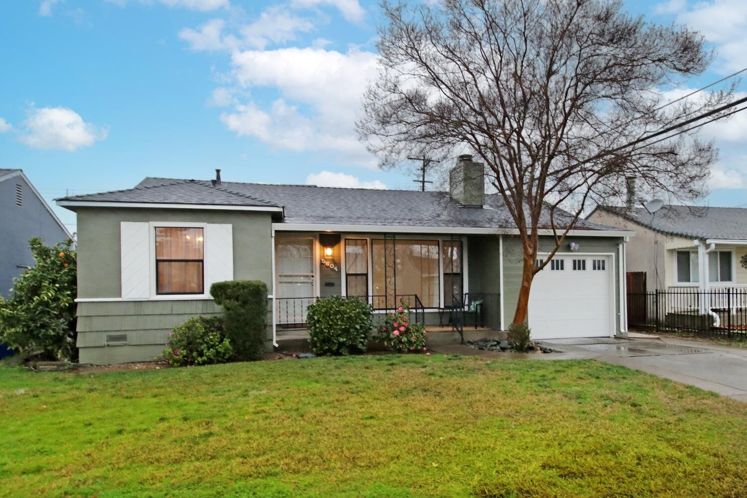 Property Photo: 5604 Nolder Way CA 95822