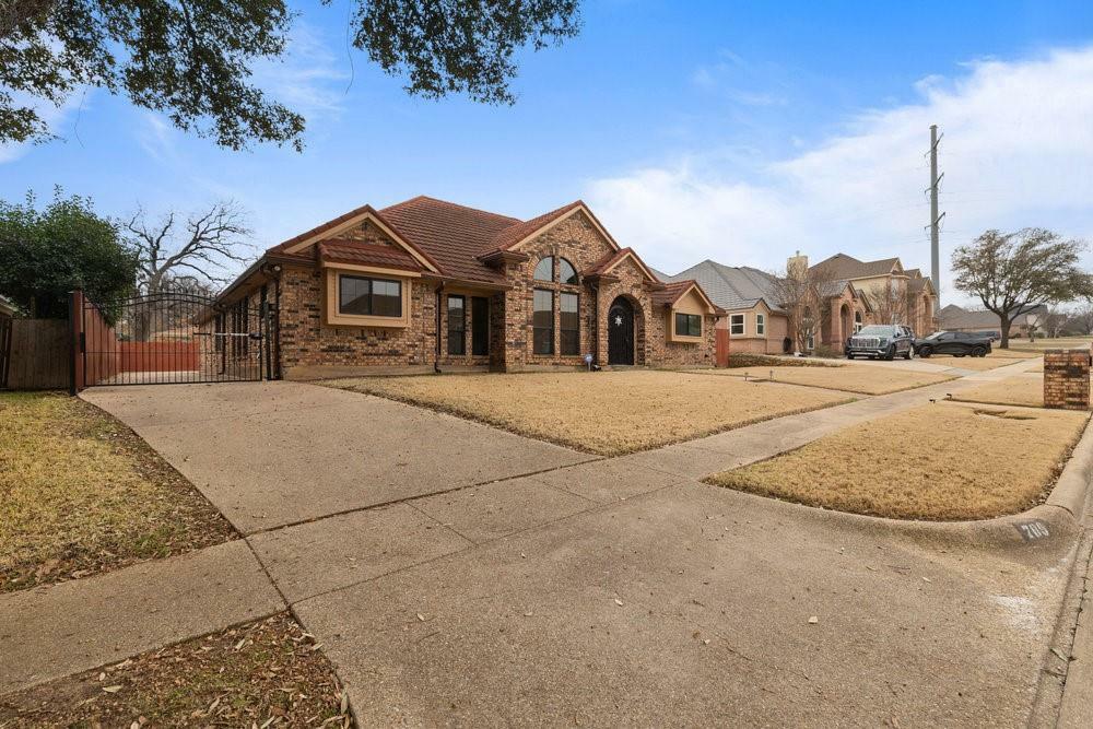 Property Photo:  709 Evergreen Drive  TX 76054 