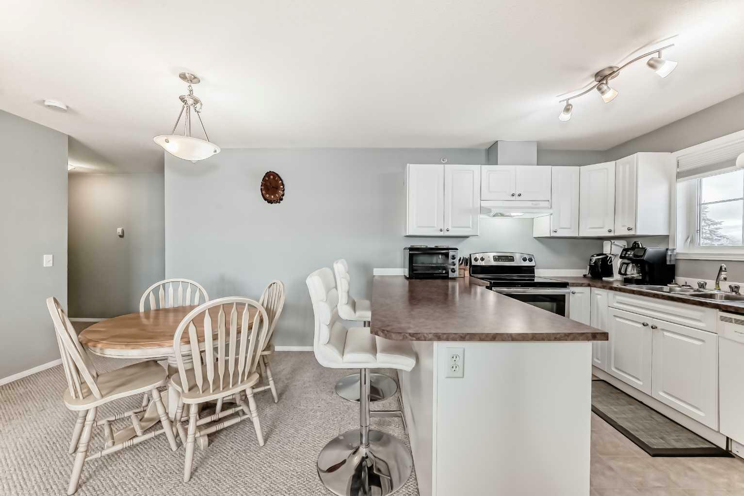 Property Photo:  174 North Railway Street 301  AB T1S 0E2 