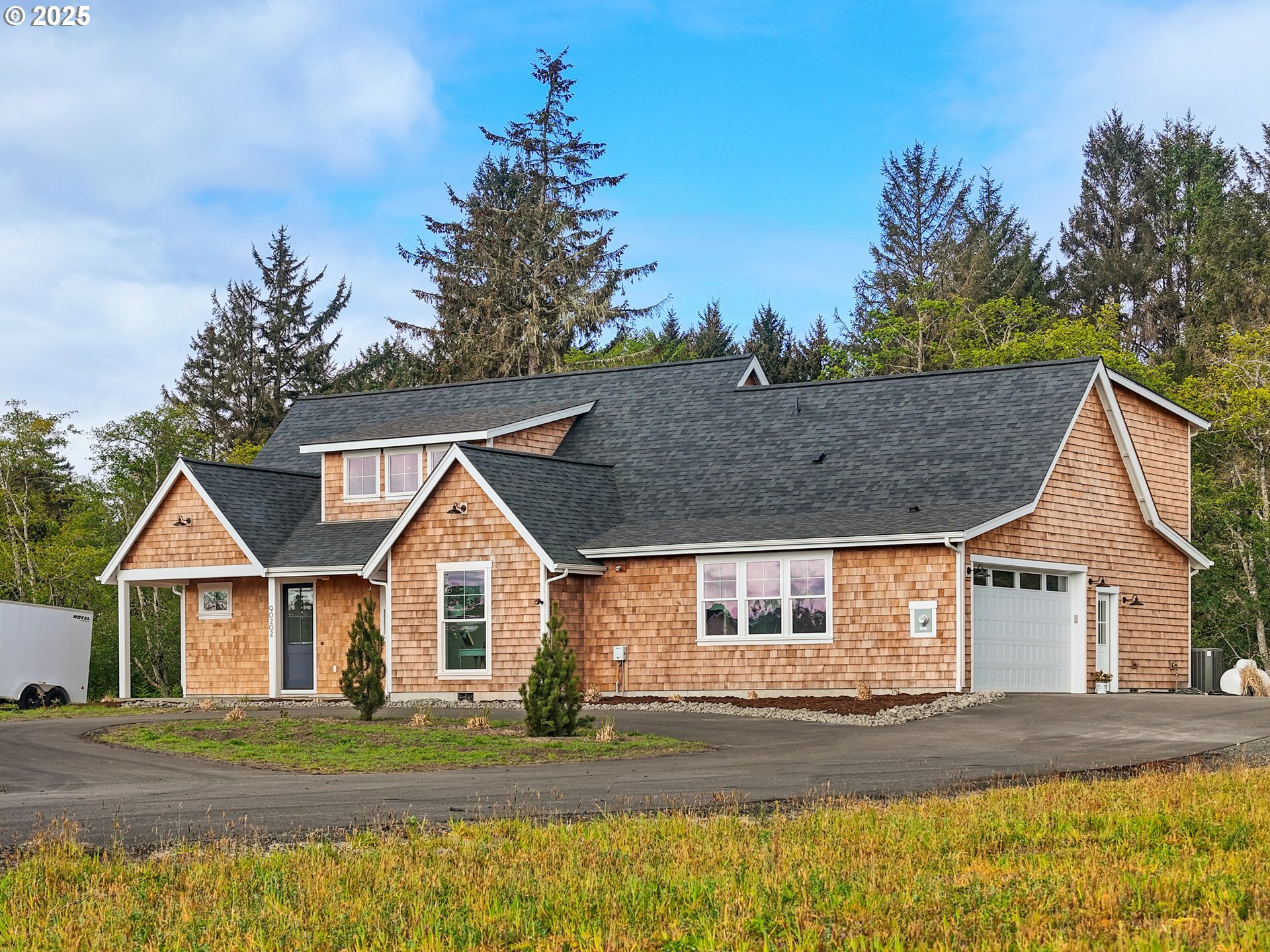Property Photo: 90202 Hobie Rd OR 97146
