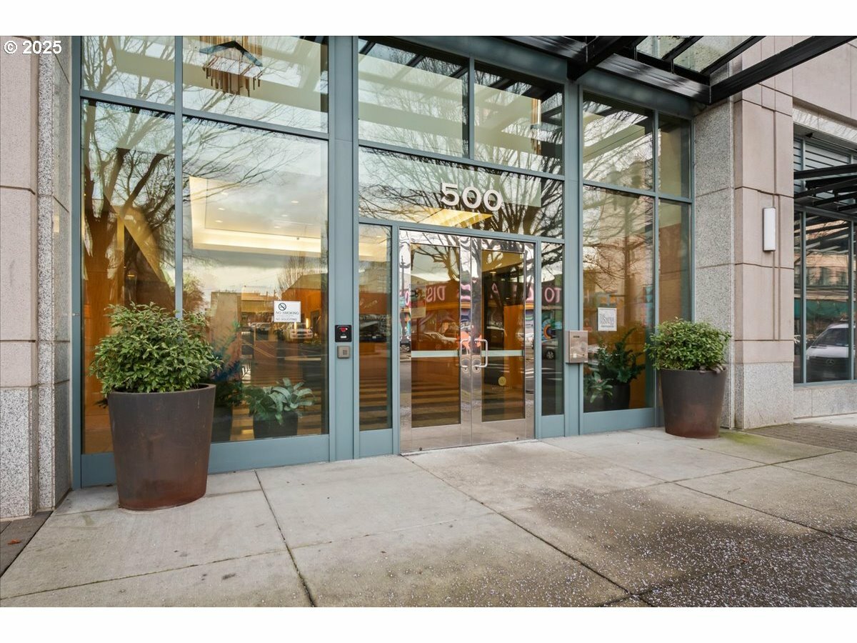 Property Photo:  500 Broadway St 502  WA 98660 