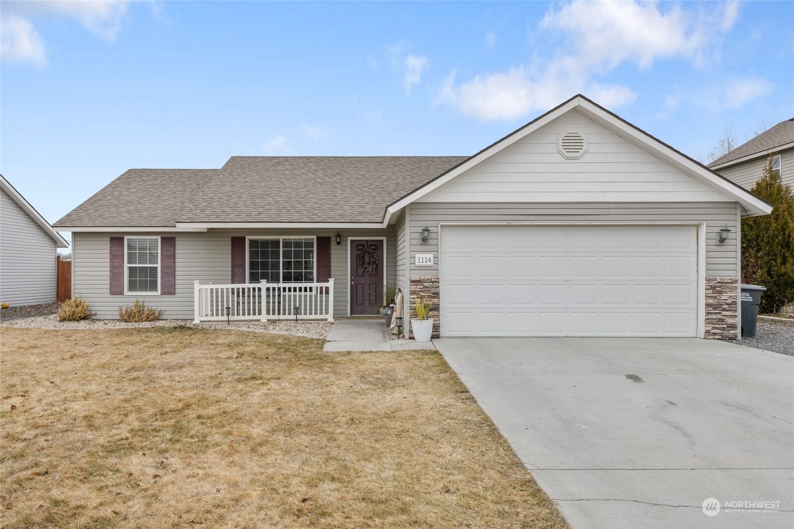 Property Photo:  1114 W Luta Street  WA 98837 