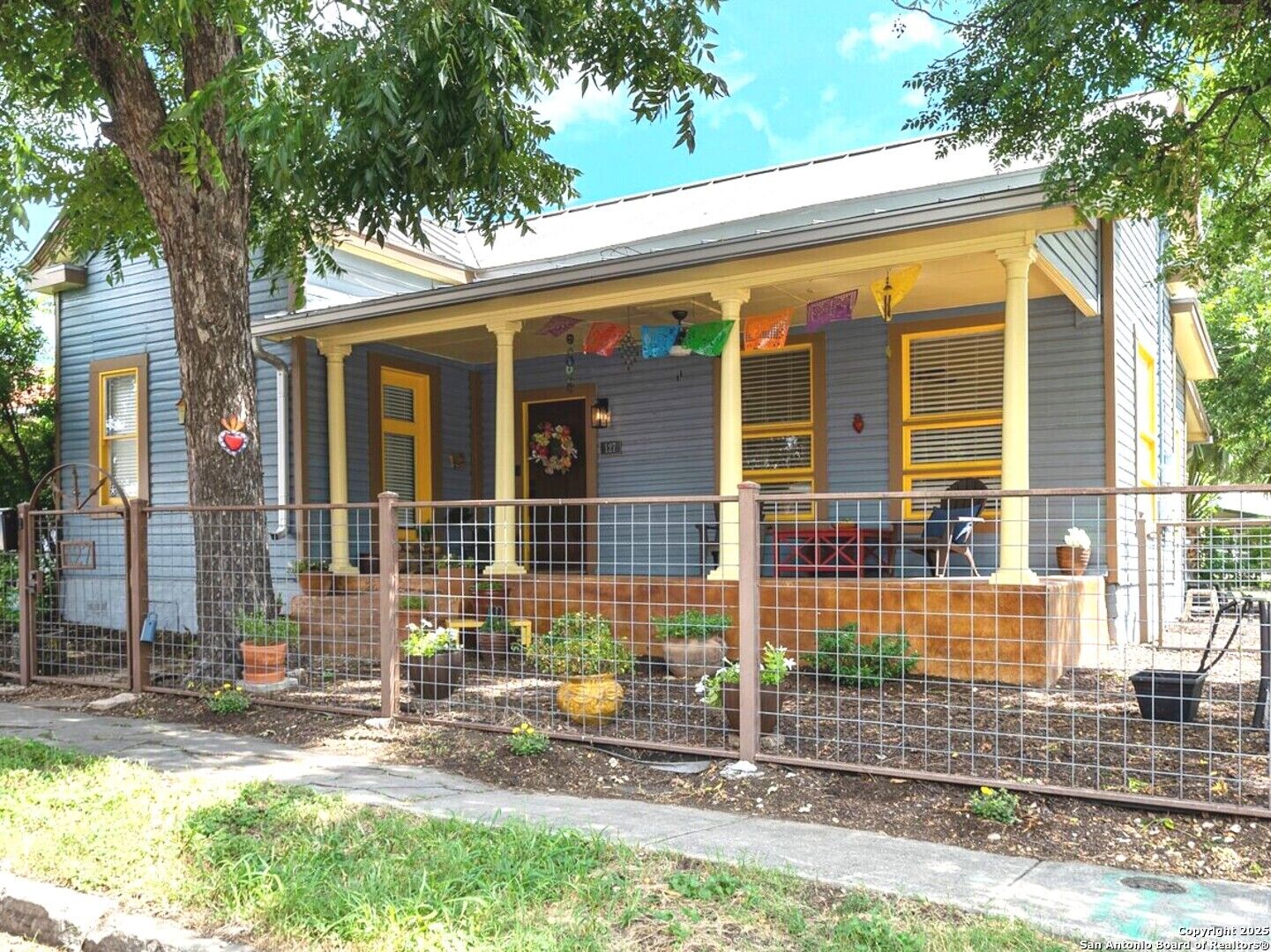 Property Photo: 127 Vance St TX 78210