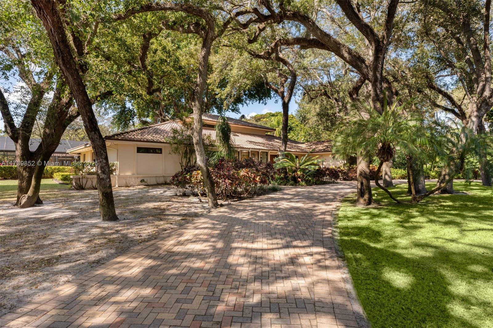 Property Photo:  9490 Old Cutler Ln  FL 33156 