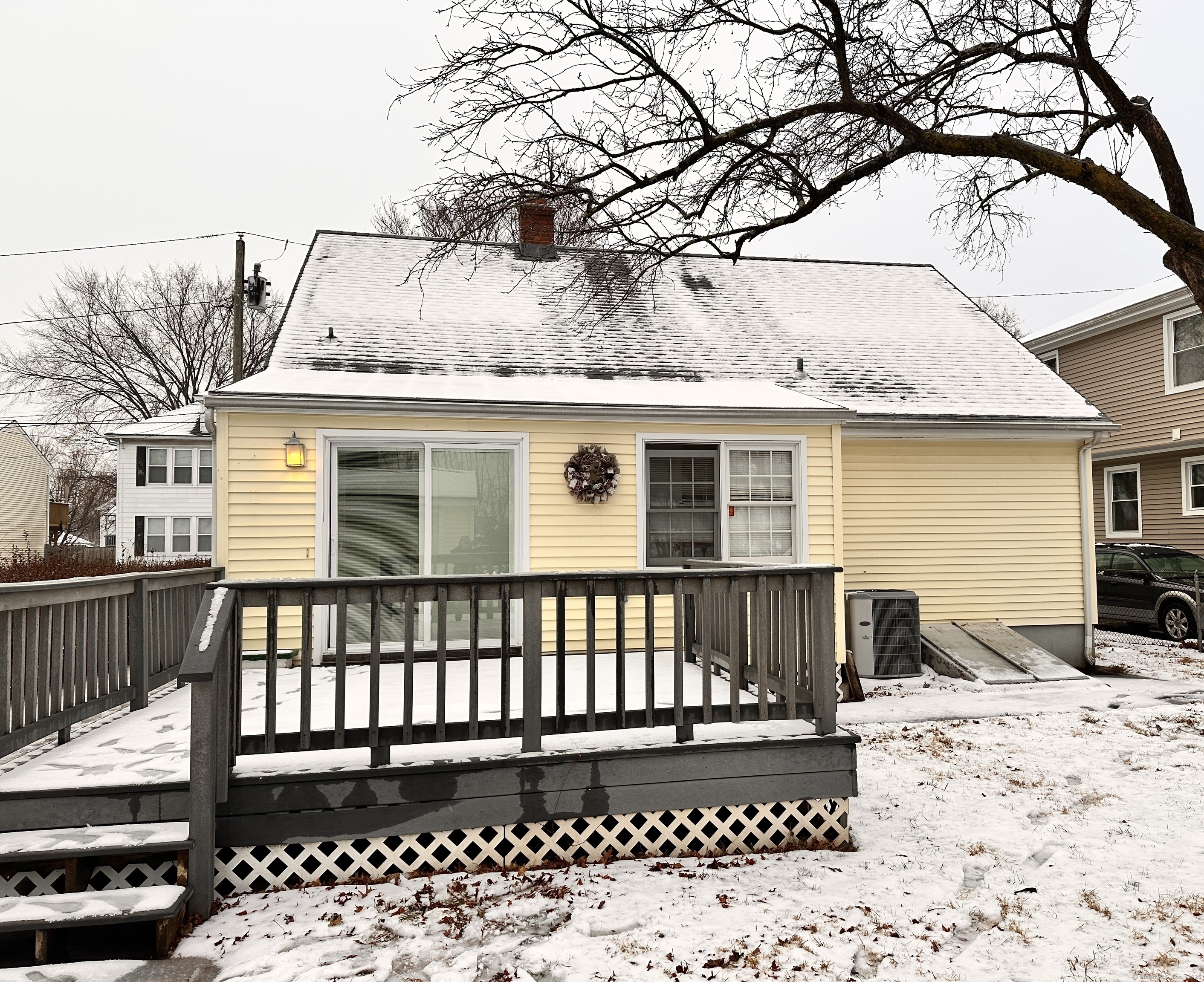 Property Photo:  21 Avon Street  CT 06401 