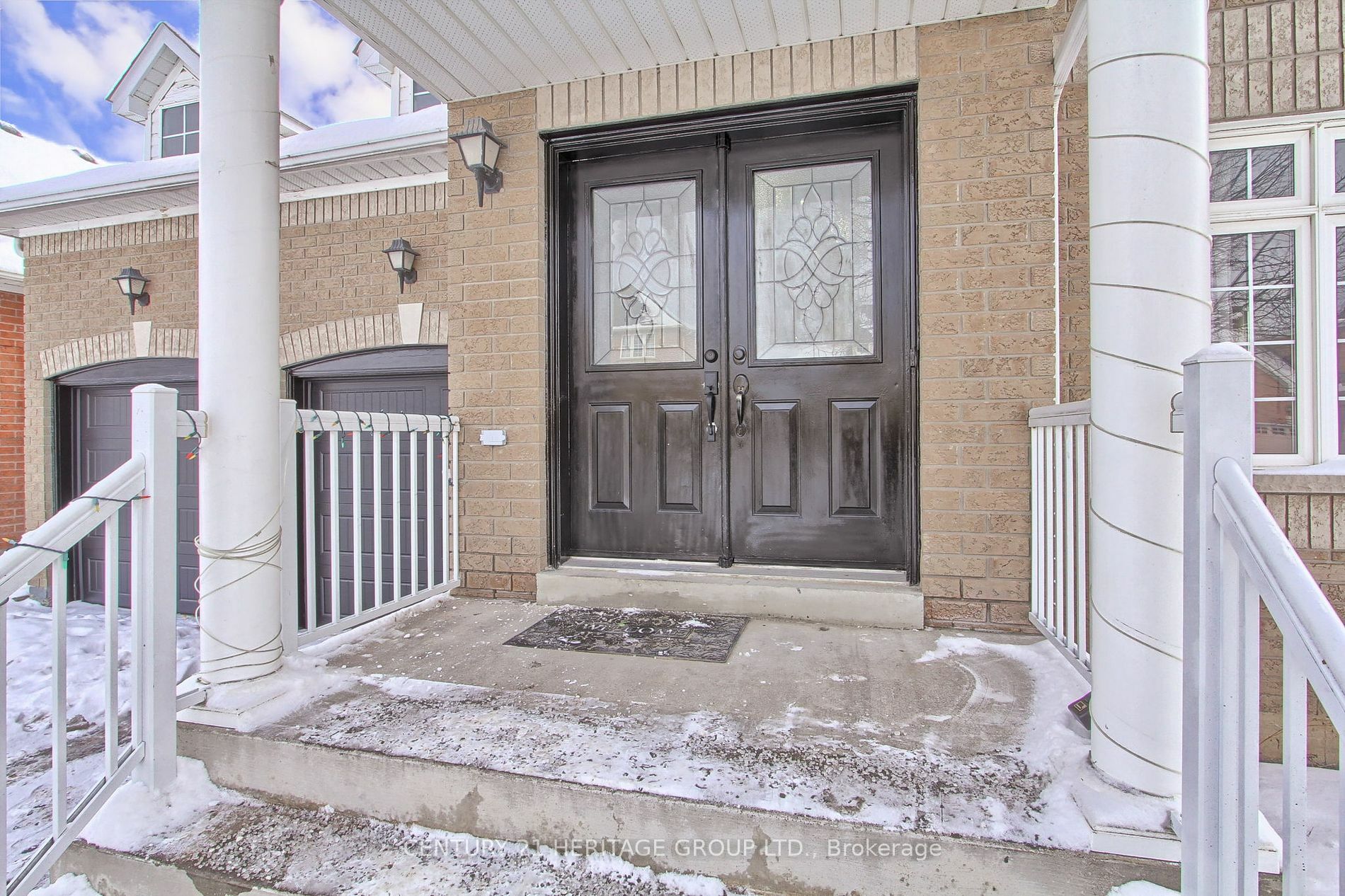 Property Photo:  207 Flagstone Way  ON L3X 2Y3 