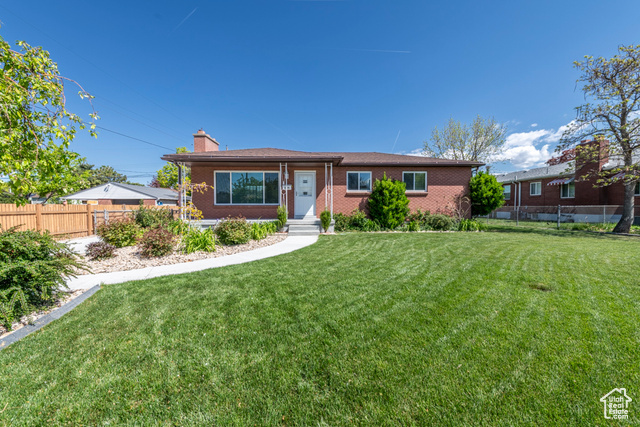 Property Photo: 1009 E Montclair Dr UT 84106